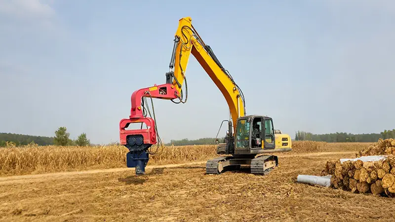 Vibratory pile driver mounted on an excavator