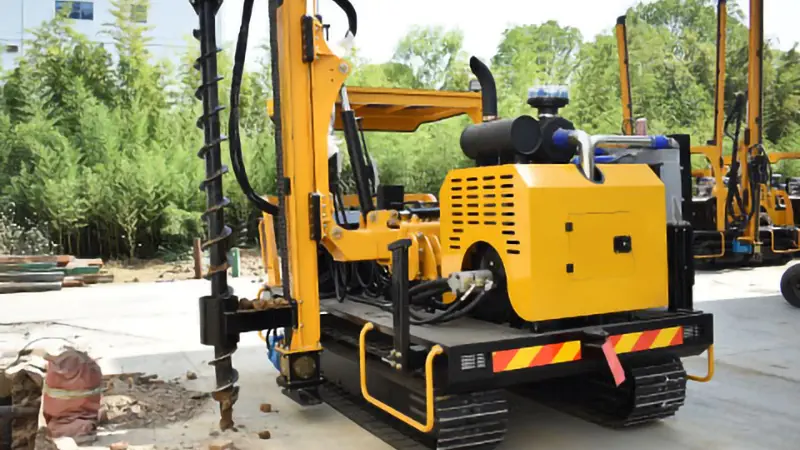 Auger drilling machine is drilling